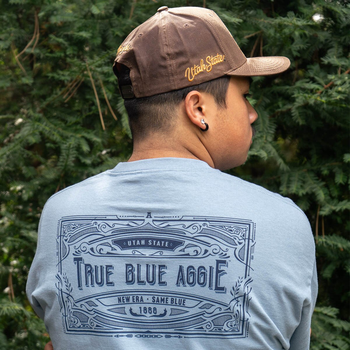 Young man wearing wrangler western cap in brown